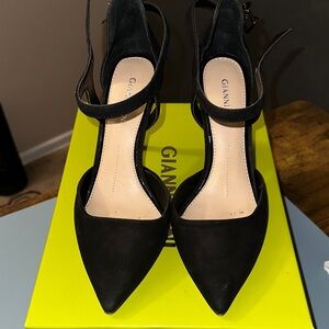 Gianni Bini Elegant Black Sueded Heels.